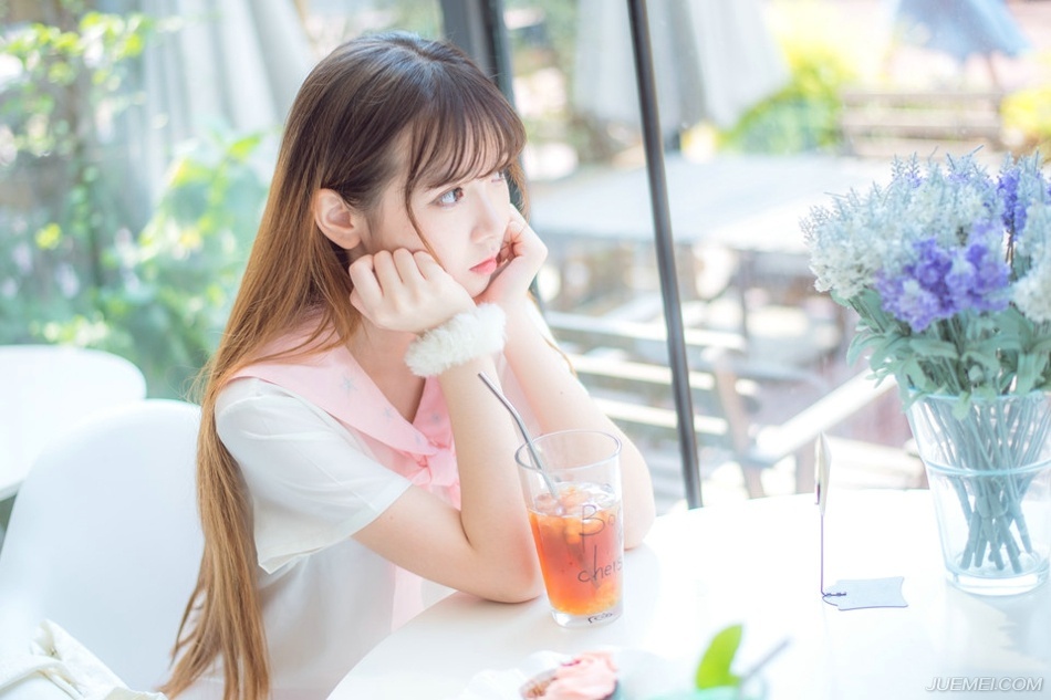 我们为什么需要美女，可能她们改变你的生活习性，让人感这个世界充满期待，虽然当你觉得期待的东西就要得到的时候，她们马上去普度众生，让其他人觉得生活充满期待。——韩寒《像少年啦飞驰》